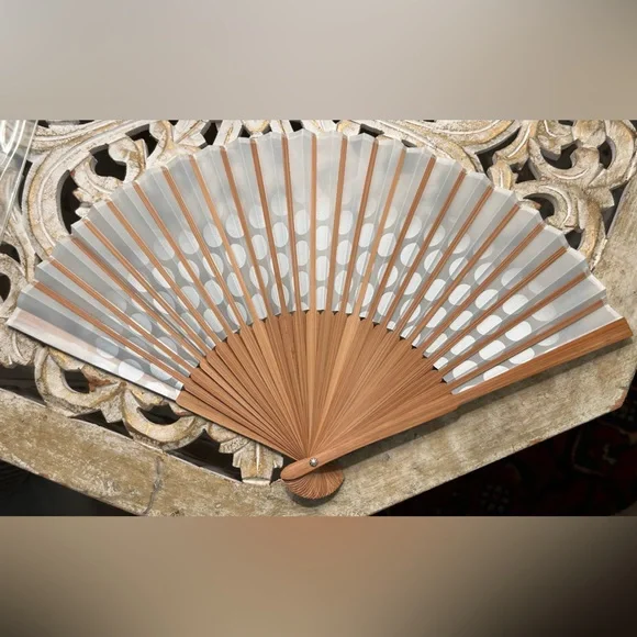 Fondation Louis Vuitton Polka Dot Hand Fan - White & Tan, Rare - Picture 3 of 8